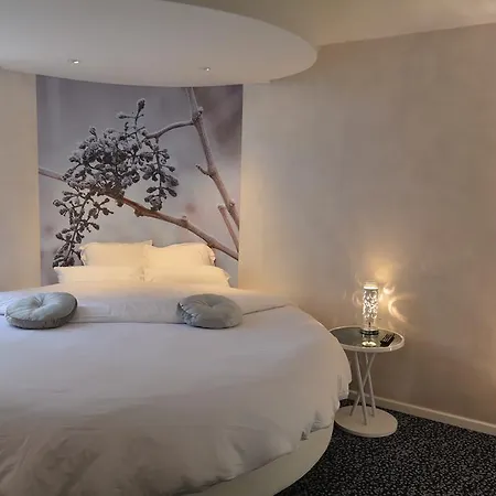 Les Chambres De L'ady Hotel