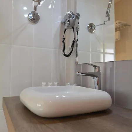 L\u2019auberge De L\u2019ady