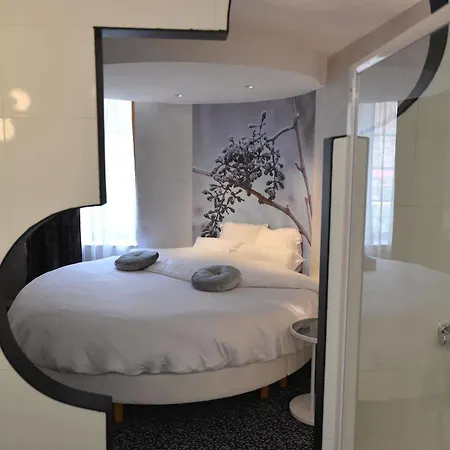 Les Chambres De L'ady Hotel Valady